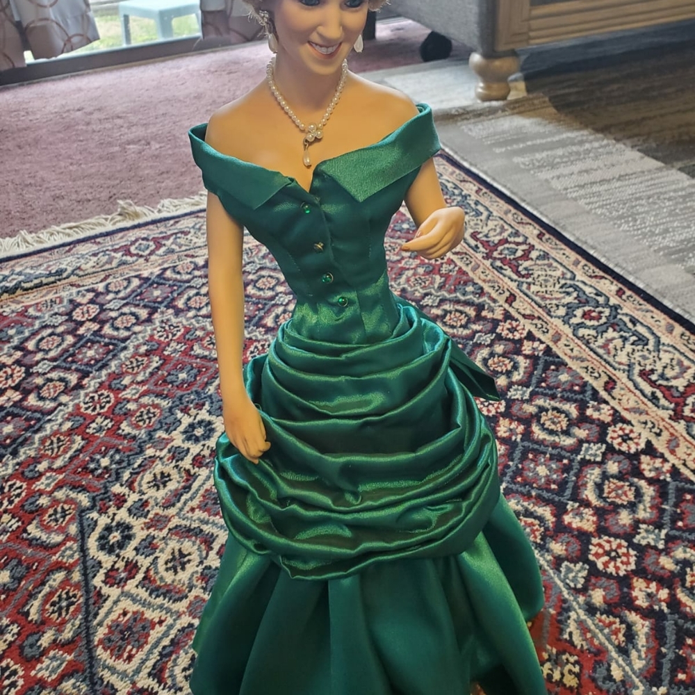 Princess Diana Antique Doll - Picture 4 of 5